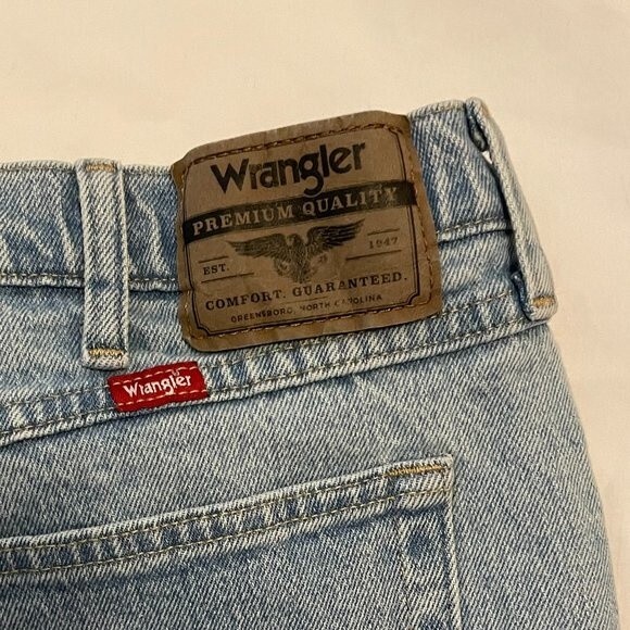 Wrangler Premium Quality Light Wash Straight Leg Mens Denim Jeans Size 36X30 - Picture 5 of 8